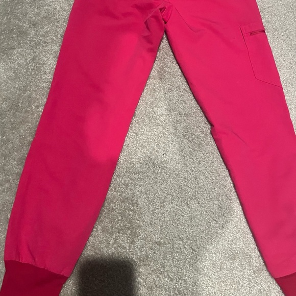 Figs Zamora Jogger Scrub Pants Hot Pink. - Picture 5 of 5